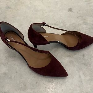 Ladies burgundy suede pump Calvin Klein